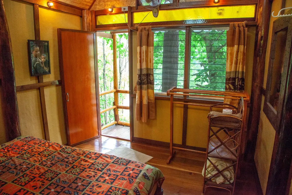 Ensuite bungalow at Cave Lodge