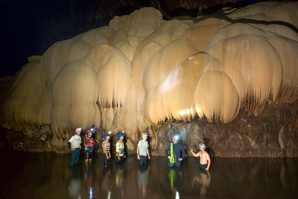 Caving tours at Cave Lodge