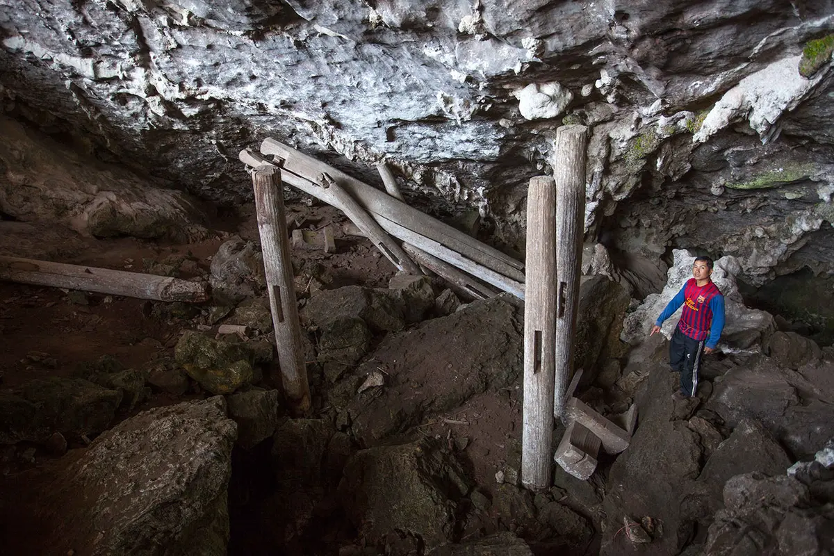 Coffin remains on scaffolding