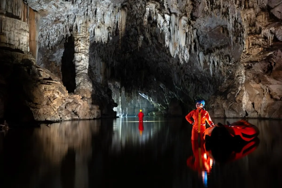 Kayaking near Cave Lodge